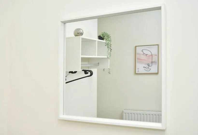 Standard Yhden Hengen Huone Jaettu Kylpyhuone, Townhouse @ Hall O Shaw Street Crewe