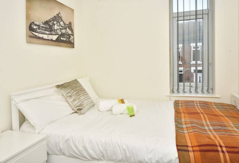 Номер Стандарт Совместная Ванная, Townhouse @ Hall O Shaw Street Crewe