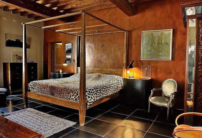 سوییت سوپریور, Hôtel Particulier Maison Artishow