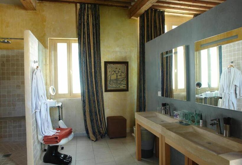 اتاق سوپریور با تخت بزرگ, Hôtel Particulier Maison Artishow