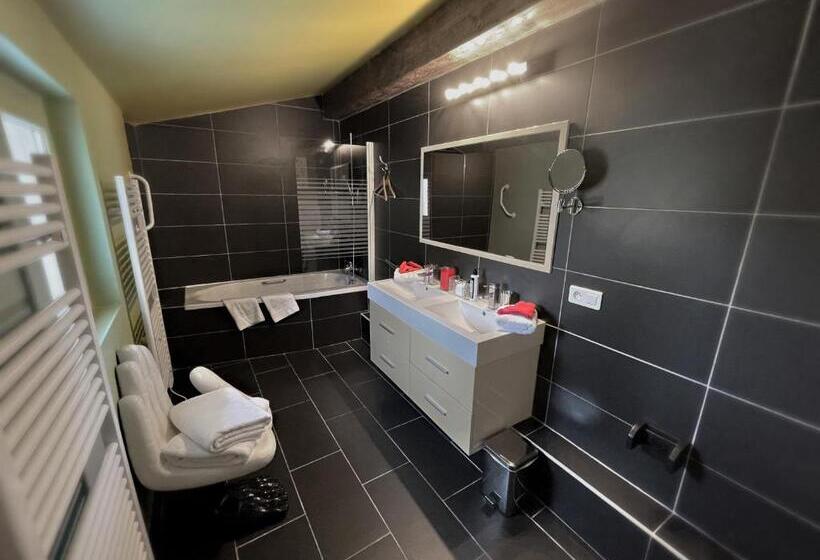 سوئیت با چشم‌انداز رودخانه, Hôtel Particulier Maison Artishow