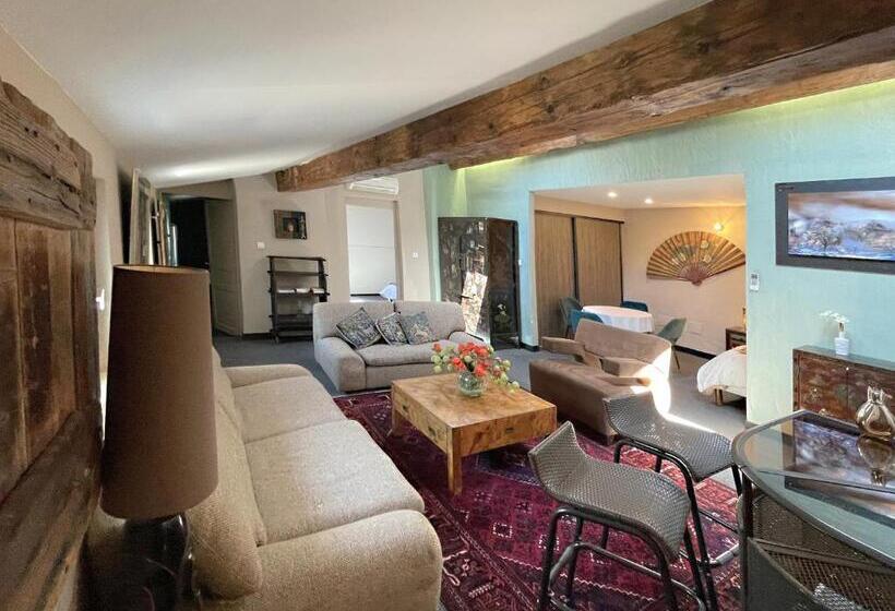 سوئیت با چشم‌انداز رودخانه, Hôtel Particulier Maison Artishow