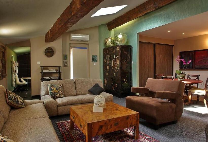 سوئیت با چشم‌انداز رودخانه, Hôtel Particulier Maison Artishow