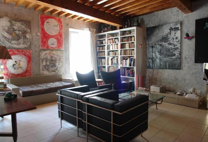 سوییت سوپریور, Hôtel Particulier Maison Artishow