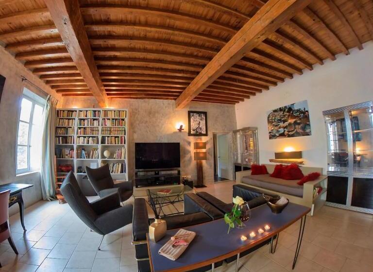 سوییت سوپریور, Hôtel Particulier Maison Artishow