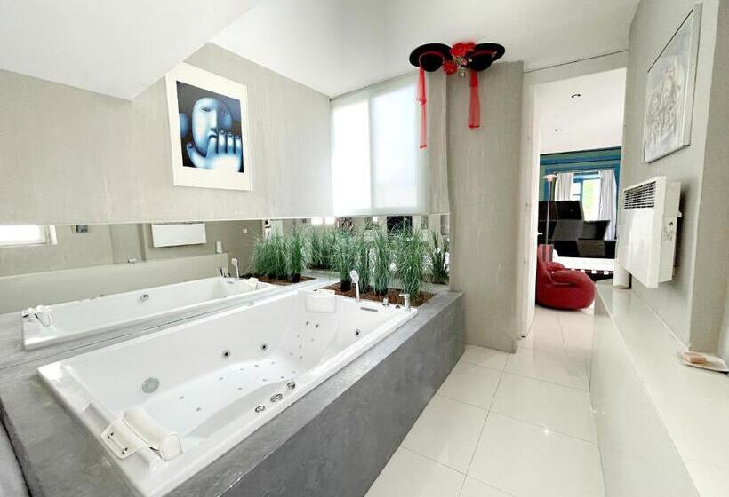 اتاق لوکس با بالکن, Hôtel Particulier Maison Artishow