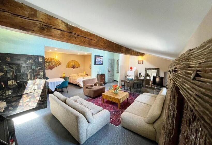 سوئیت با چشم‌انداز رودخانه, Hôtel Particulier Maison Artishow