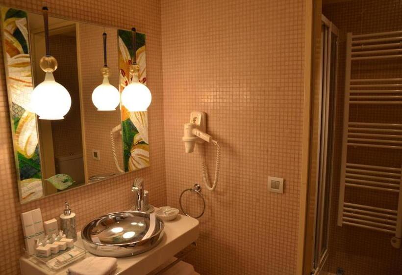 سوییت جونیور, Carmen International Hotel Venus   Fost Becali