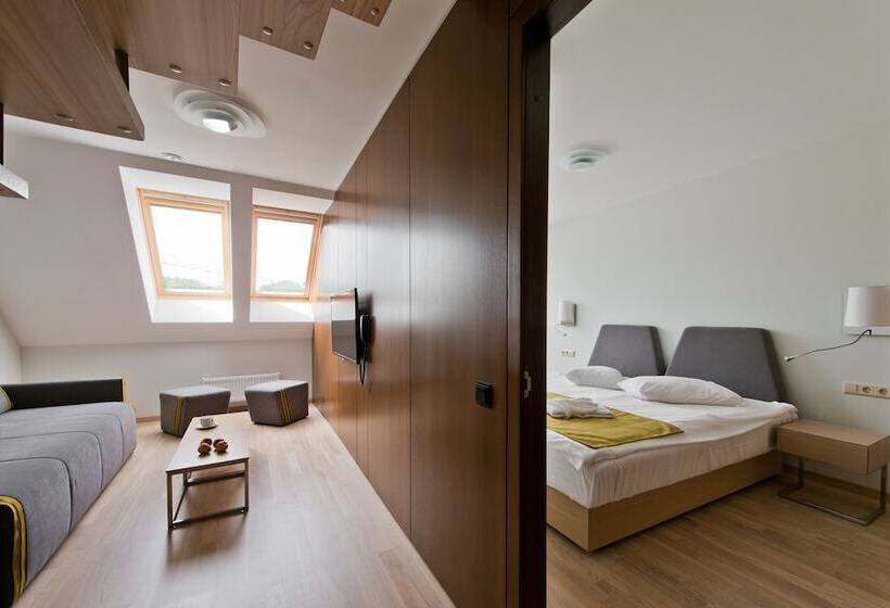 آپارتمان خانوادگی, Mana Suites & Sea