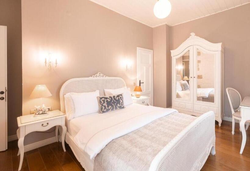 Quarto clássico, Beyevi Alacati