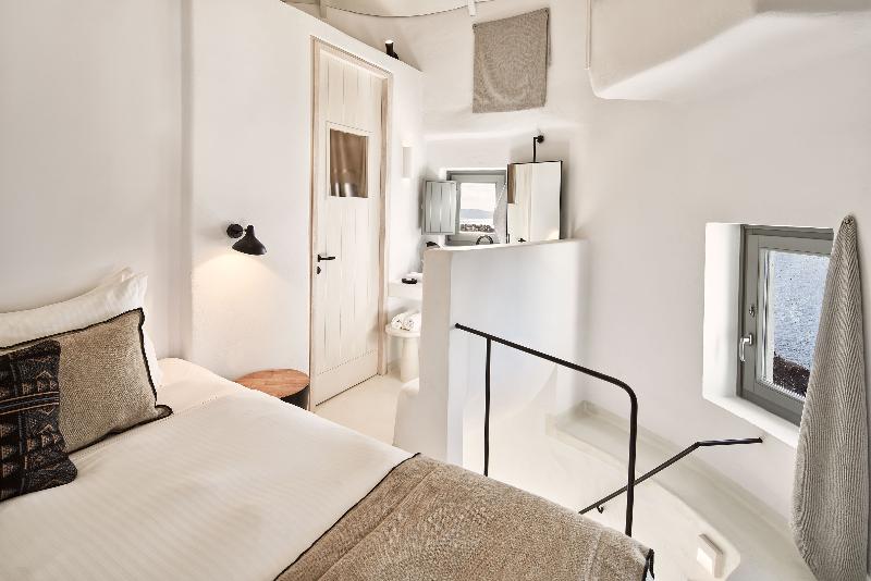 سوییت با چشمانداز دریا, Charisma Suites