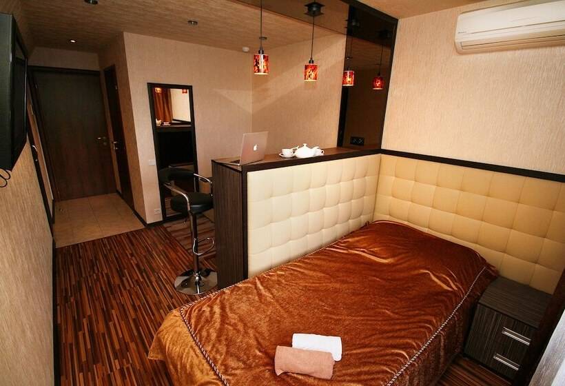 جناح جونيور, Druzhba