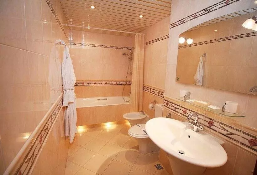 Suite, Druzhba