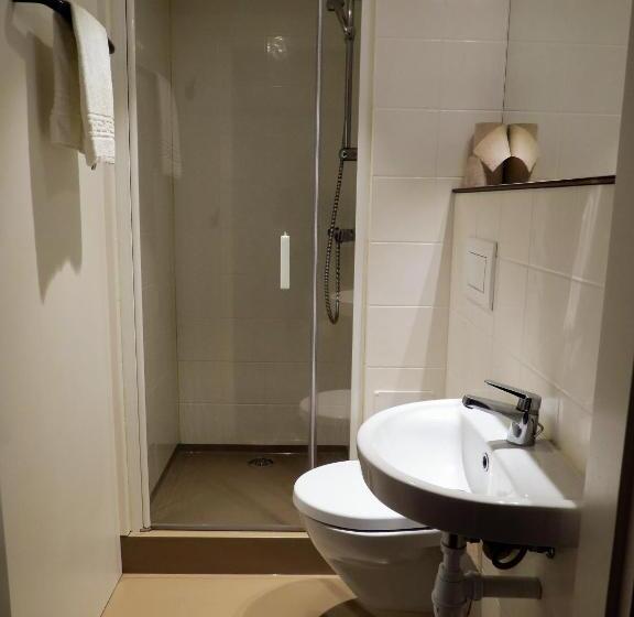 غرفة قياسية ثلاثية, Le Faisan