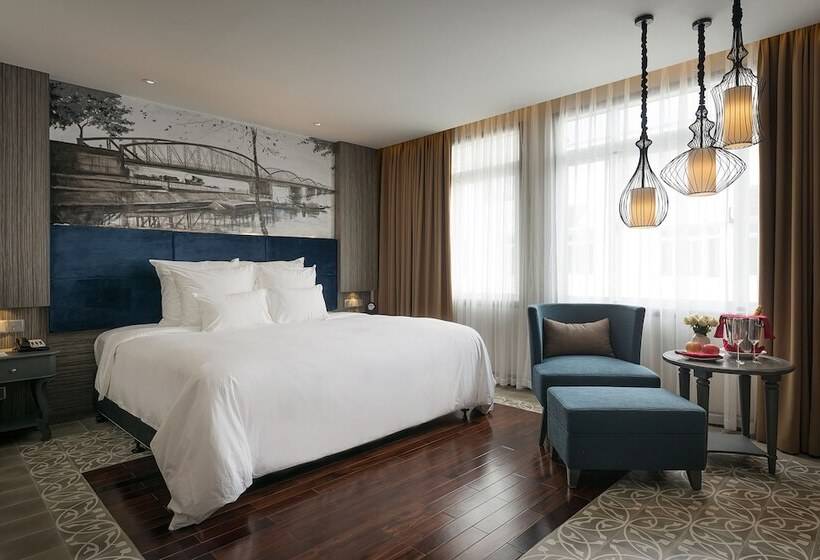 سوییت, Paradise Suites