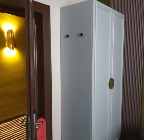 标准三人间, Vila Siago