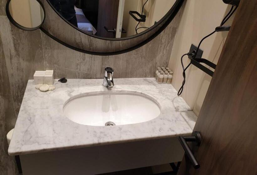 标准三人间, Vila Siago