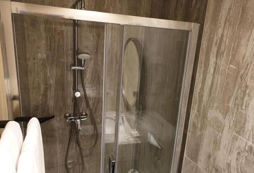 标准三人间, Vila Siago