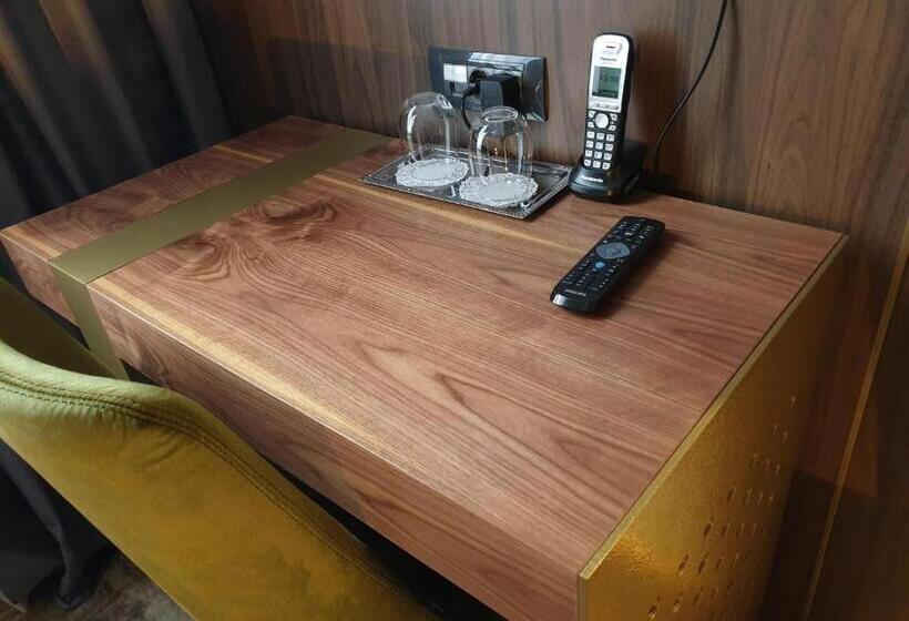 标准三人间, Vila Siago