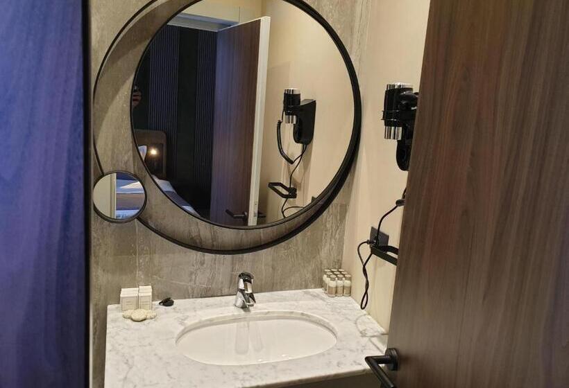 标准三人间, Vila Siago