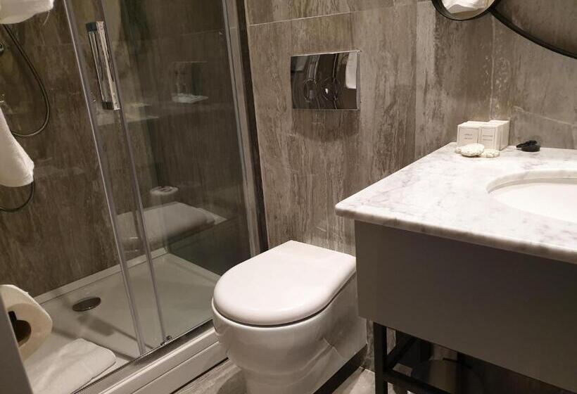 标准三人间, Vila Siago