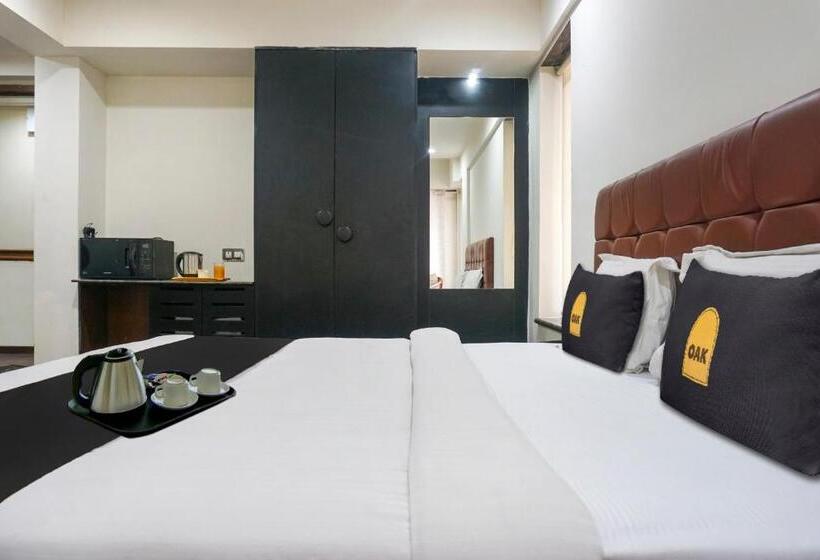 Трехместный Номер Стандарт с Балконом, Townhouse Oak Sr  Wakad