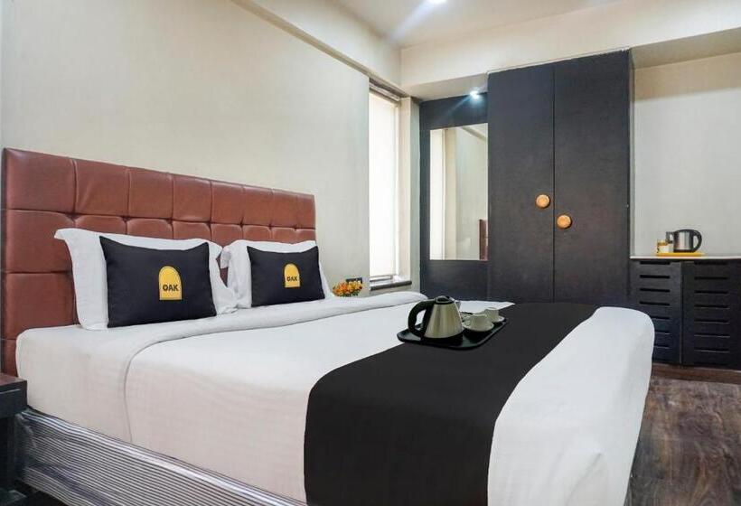 Трехместный Номер Стандарт с Балконом, Townhouse Oak Sr  Wakad