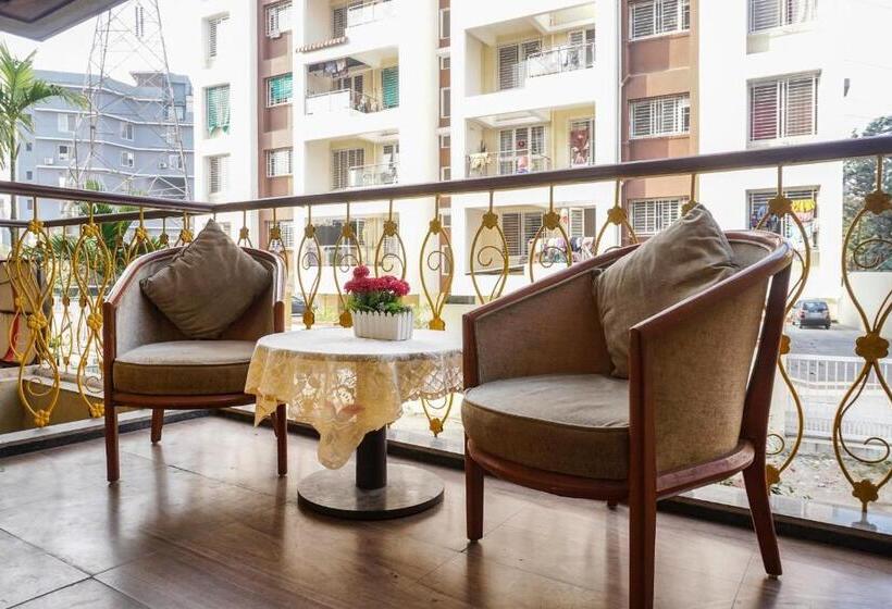 Трехместный Номер Стандарт с Балконом, Townhouse Oak Sr  Wakad