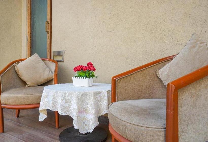 Трехместный Номер Стандарт с Балконом, Townhouse Oak Sr  Wakad