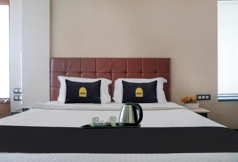 Трехместный Номер Стандарт с Балконом, Townhouse Oak Sr  Wakad