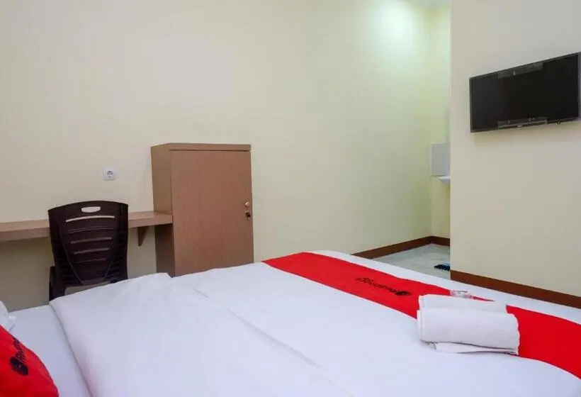 Deluxe-huone, Reddoorz Near Tugu Muda Semarang