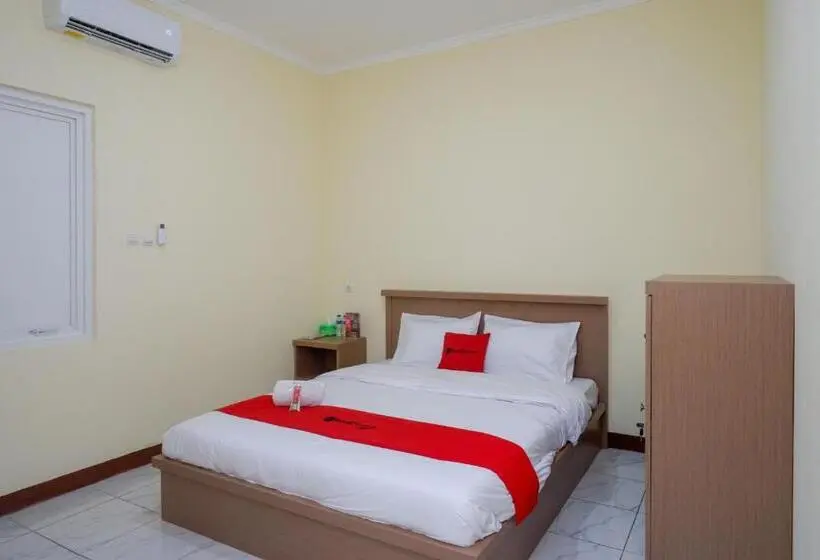 Deluxe-huone, Reddoorz Near Tugu Muda Semarang