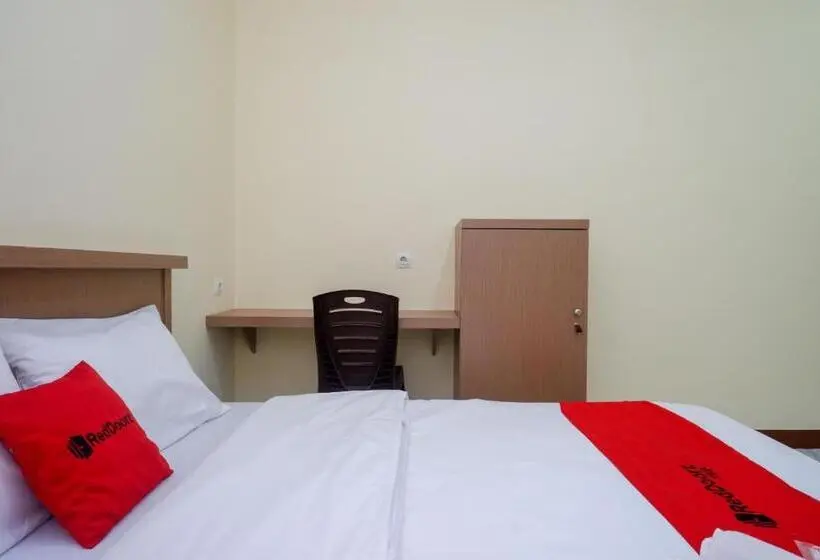 Deluxe-huone, Reddoorz Near Tugu Muda Semarang