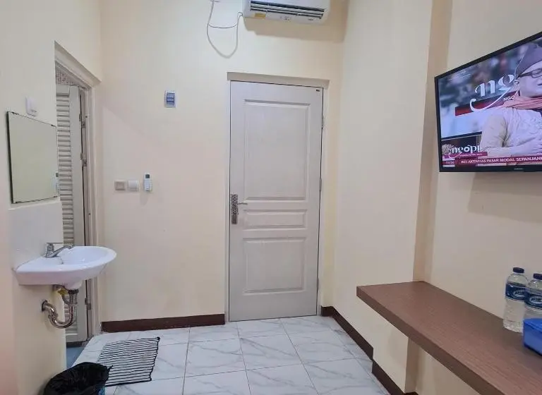 Standard-huone, Reddoorz Near Tugu Muda Semarang