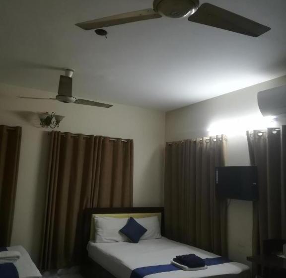 اتاق لوکس چهار تخته, Maple Crest Service Apartment