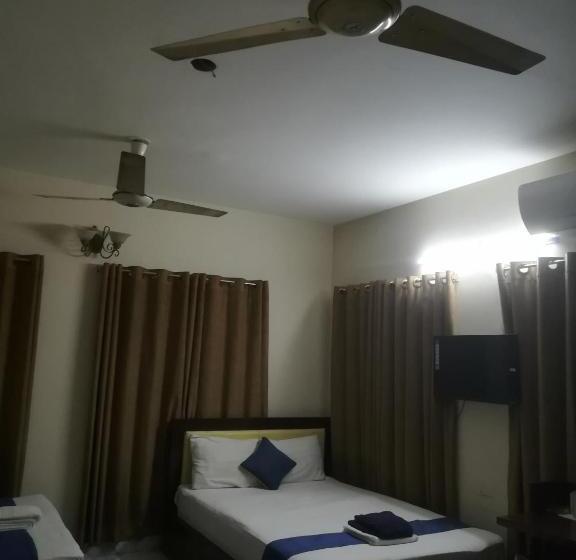 اتاق لوکس چهار تخته, Maple Crest Service Apartment