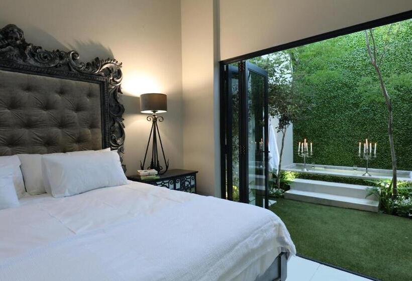 استودیوی لوکس, Another World   Montagu