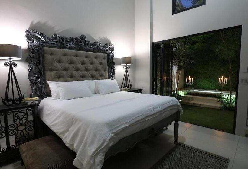 استودیوی لوکس, Another World   Montagu