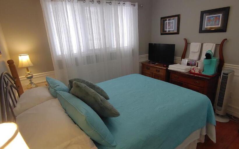 غرفة قياسية مطلّة علي الحديقة, Bobcaygeonb&b