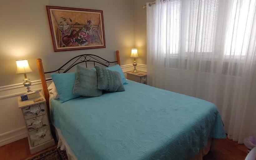 غرفة قياسية مطلّة علي الحديقة, Bobcaygeonb&b