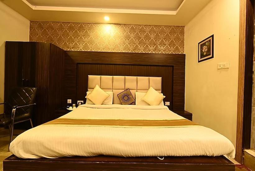 豪华房间, Ip Palace