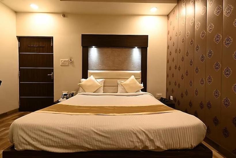 豪华房间, Ip Palace