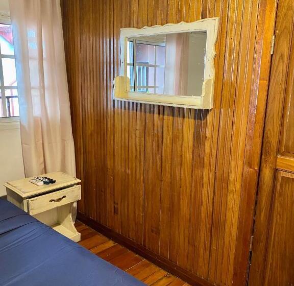 اتاق استاندارد, Cat In The Cup B&b