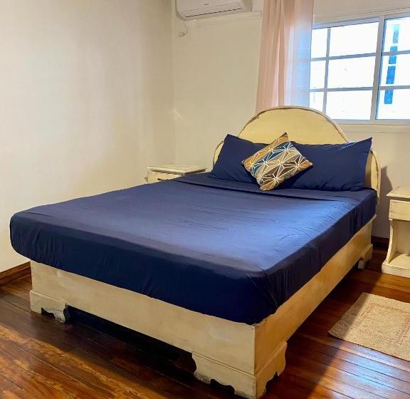 اتاق استاندارد, Cat In The Cup B&b