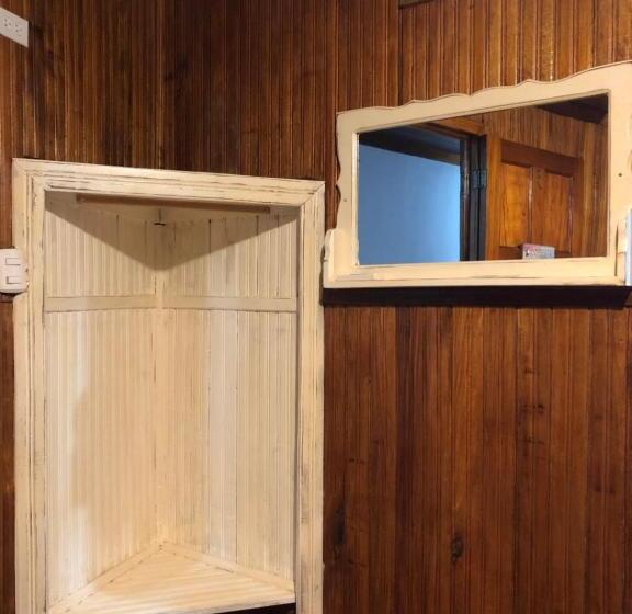 اتاق استاندارد, Cat In The Cup B&b