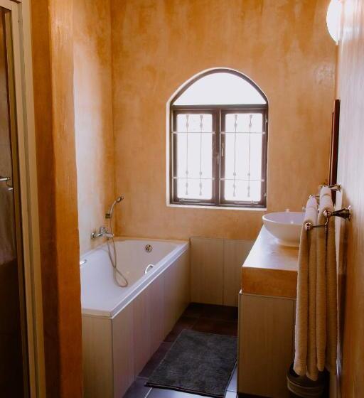 اتاق لوکس, Desert Dreams B&b