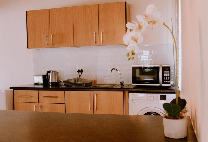 اتاق لوکس, Desert Dreams B&b