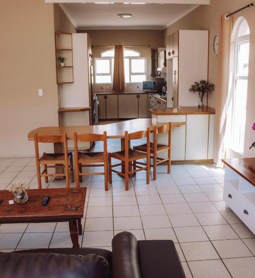 آپارتمان 2 خوابه, Desert Dreams B&b