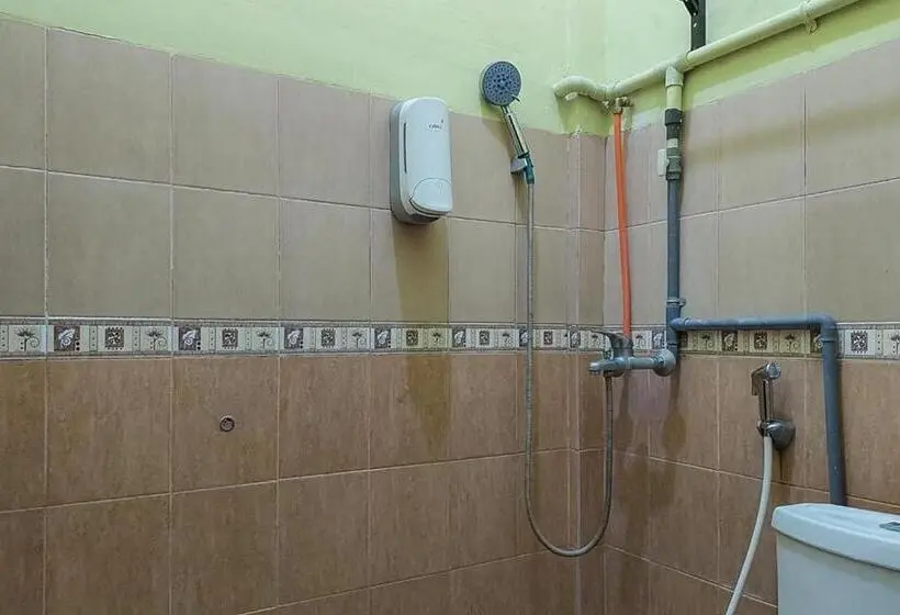 Standard-huone, Icha Homestay Near Terminal Purabaya Madiun