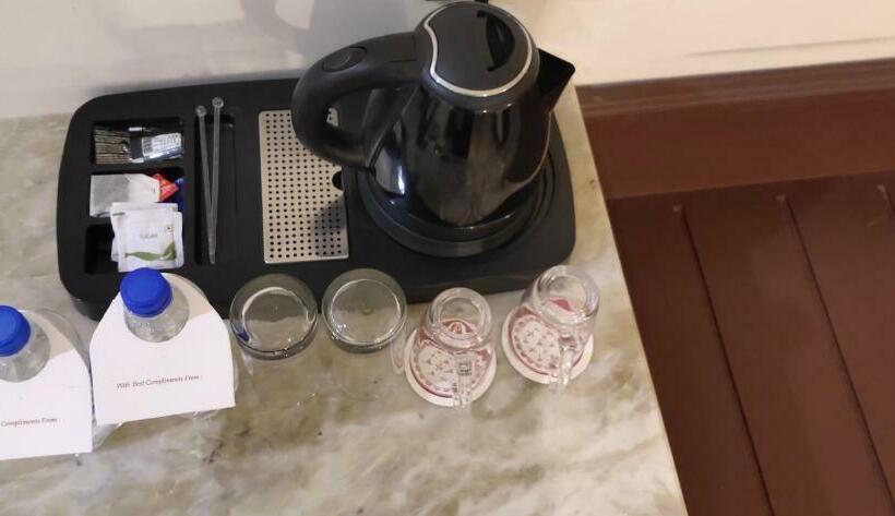 חדר דלוקס, The Jamun Tree